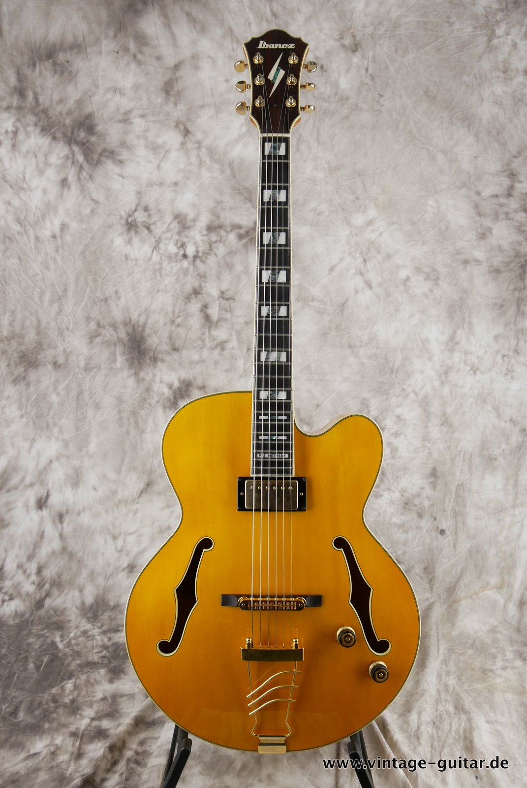 img/vintage/5519/Ibanez_PM_2 Pat_Metheny_China_antigue_amber_2016-001.JPG